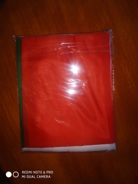 Знаме - трибагреник с размери 145/87 см.