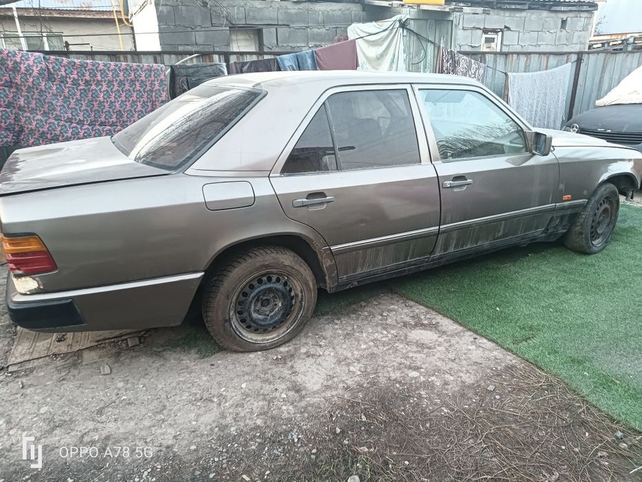 Мерседе Е200 124