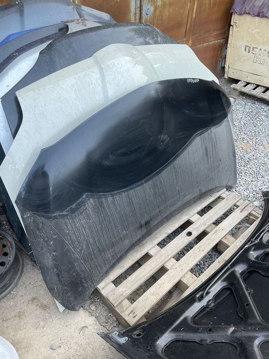 Капот на Тоёту Королу 150