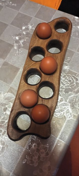Дъбова поставка за яйца.Цена-20 лв.