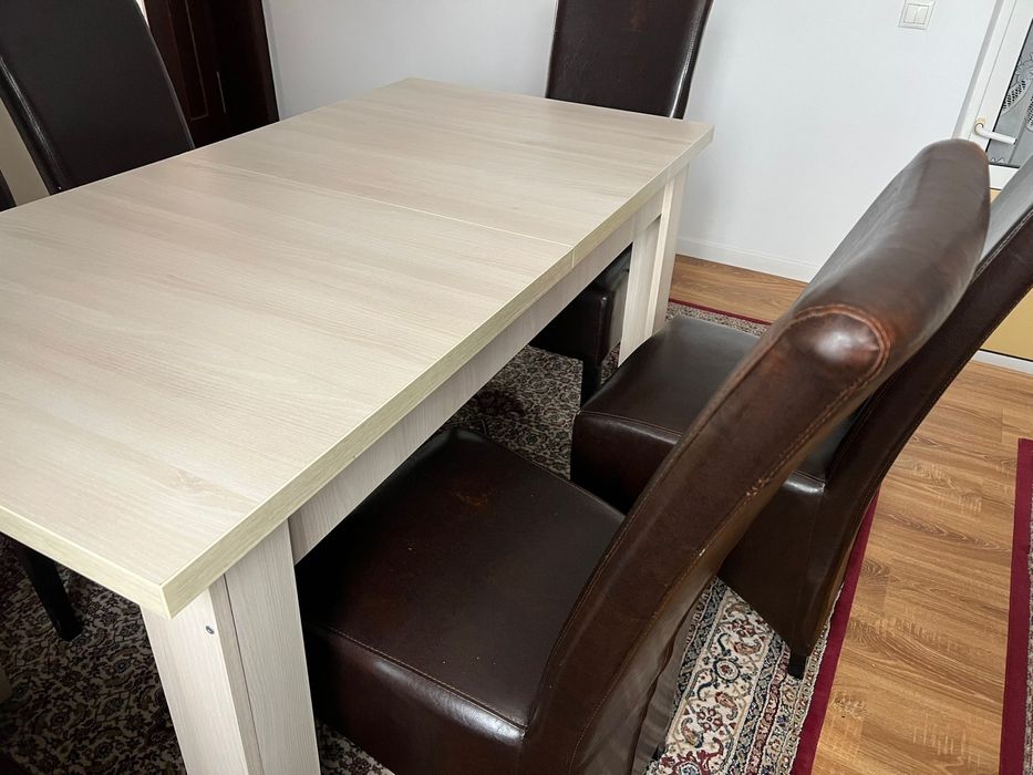 Masa cu scaune extensibila