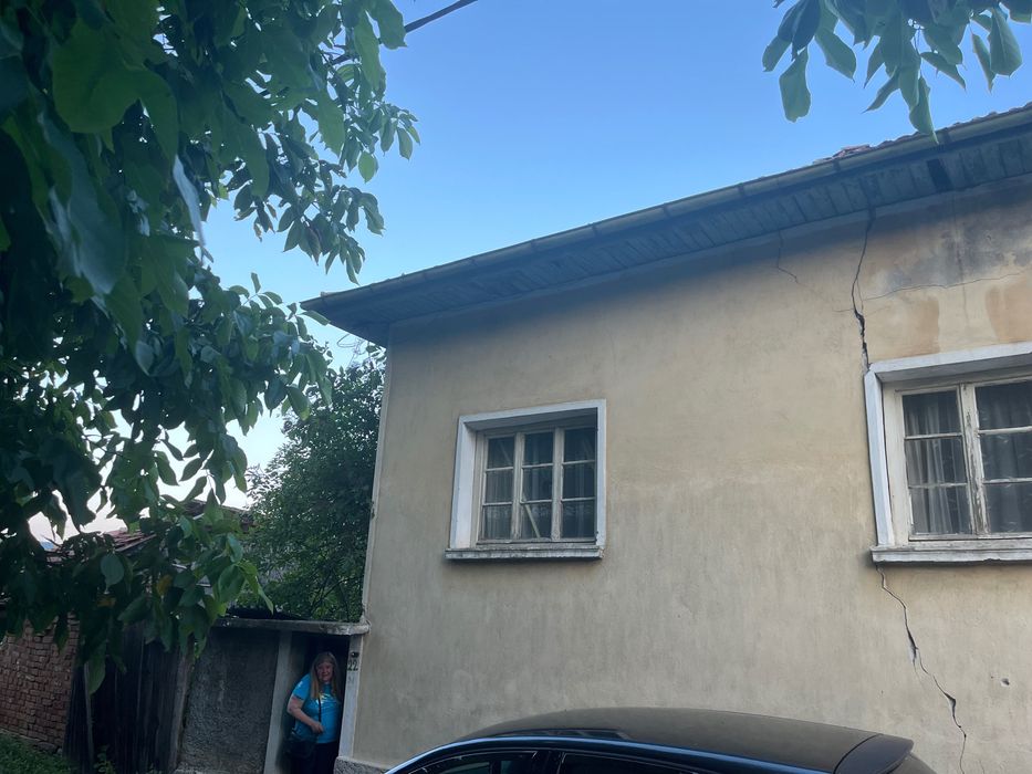 Продавам къща в с. Иванили