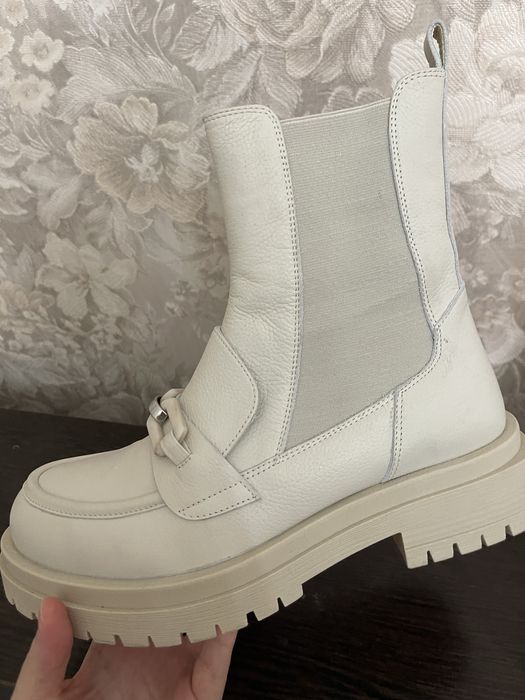 Продаю обувь челси.