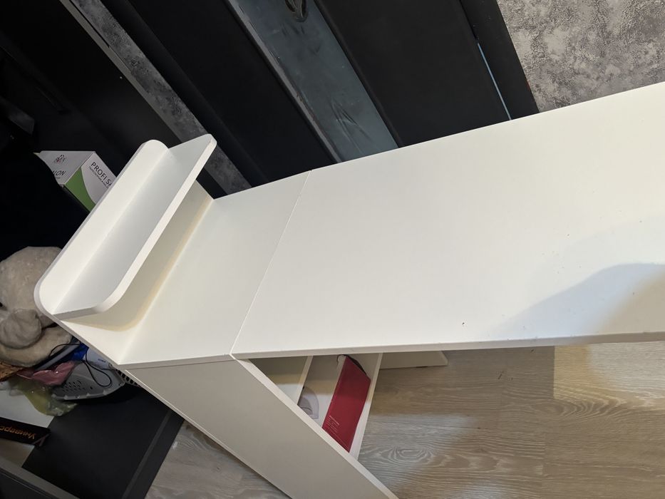 Стол маникюрный