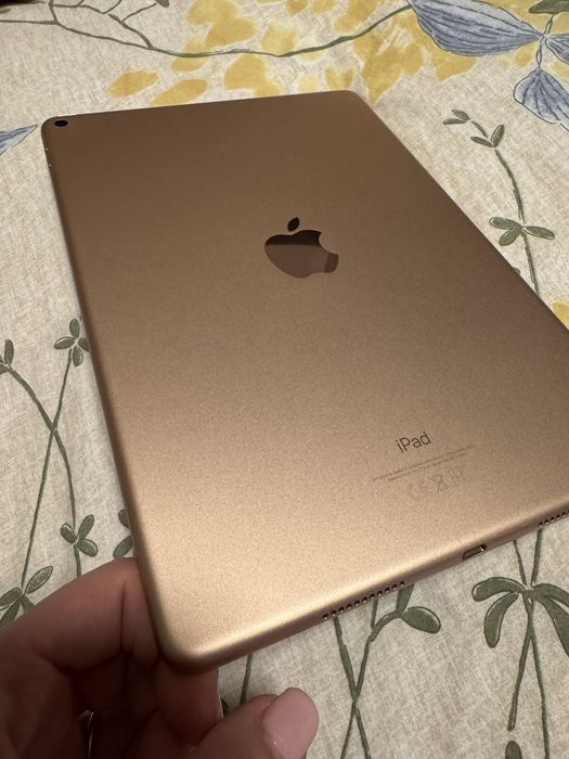 iPad Air 3 (2020) 64GB Wi-Fi + подарък клавиатура и аксесоари