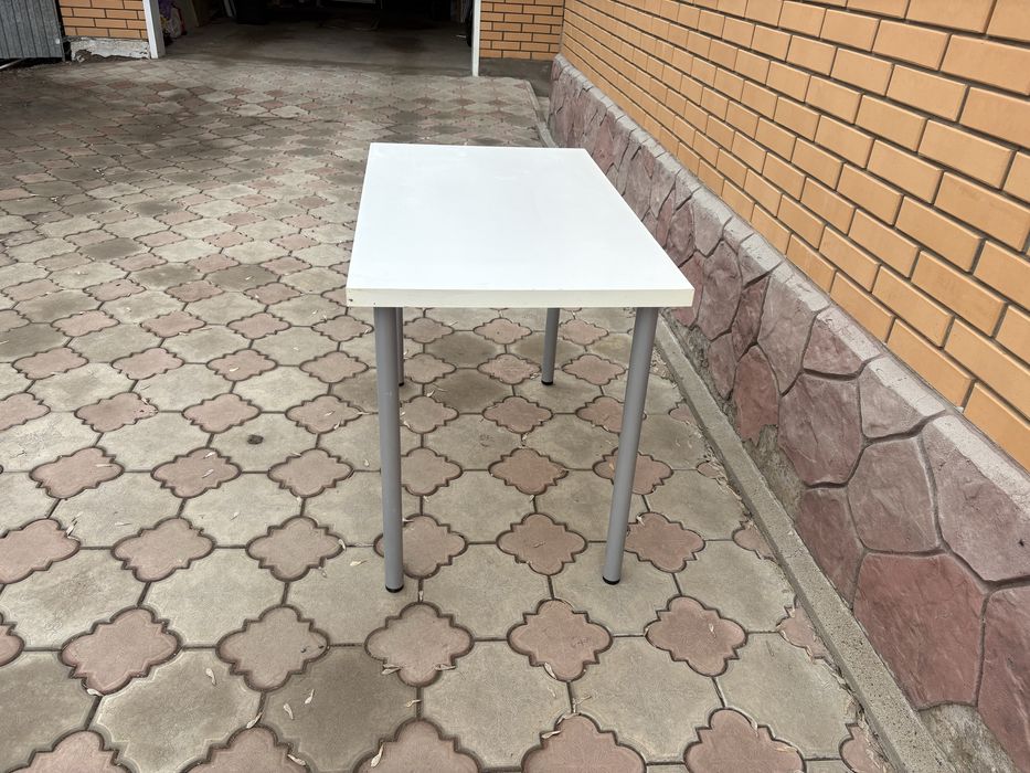 Продается стол в отличном состояние.