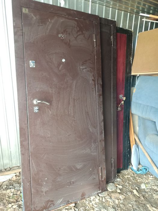 Железный входная дверь
