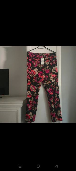 Pantaloni inflorati trei sferturi M