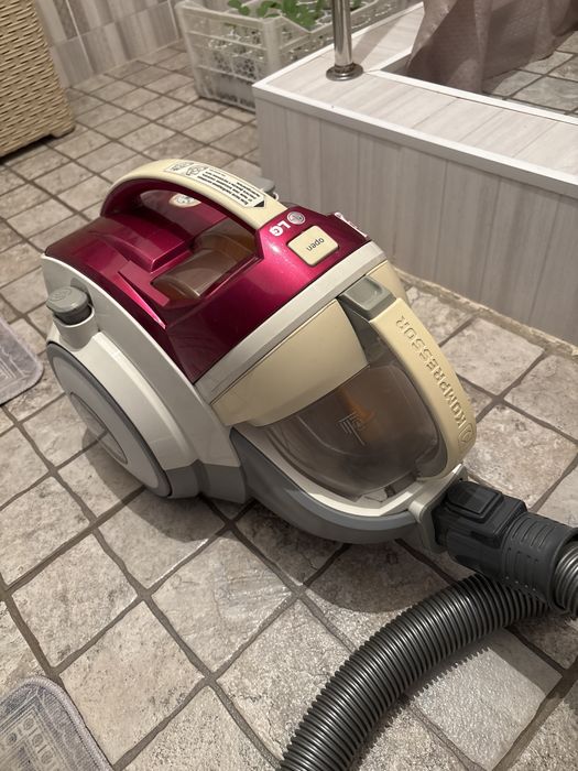 Продам Пылесос LG