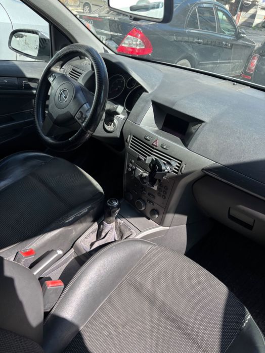 Автомобил Opel Astra