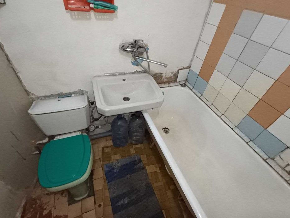 Своя 1/4/4 Юнусабад 4-квартал. Кирпич. Площадь 40м². Ипотеку можно
