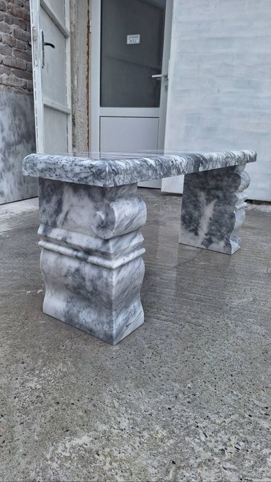 Мраморни пейки за вашия двор