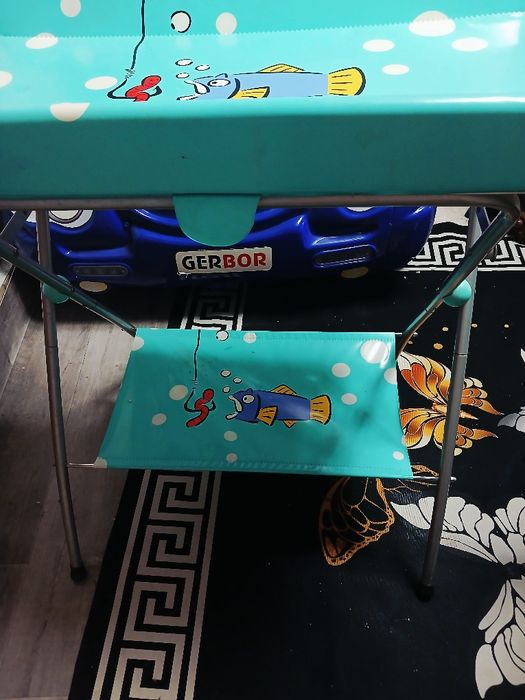 Продам  пеленальный столик.