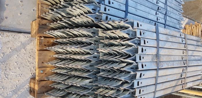 Vindem accesorii cofraje doka, distantieri, montanti, cravate, pene