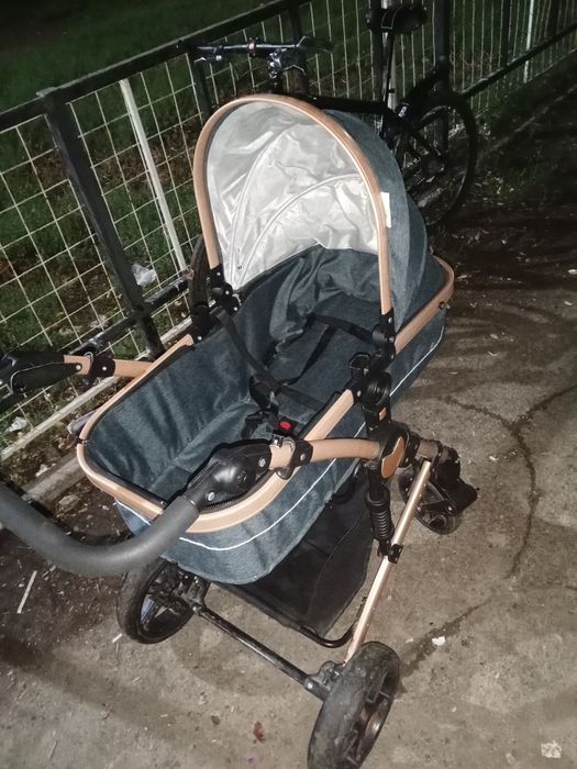 Коляска почти новая