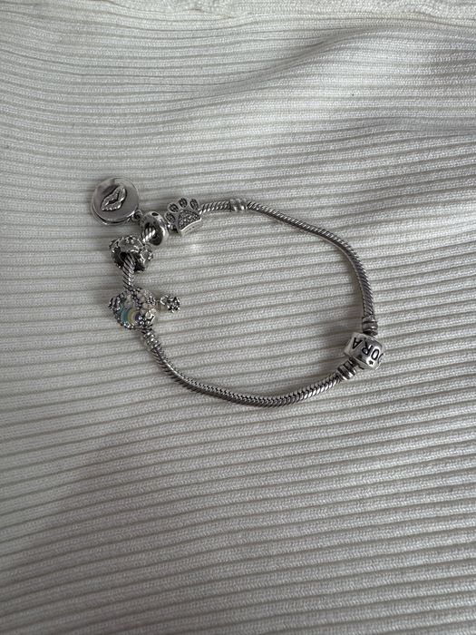 Гривна Pandora с талисмани