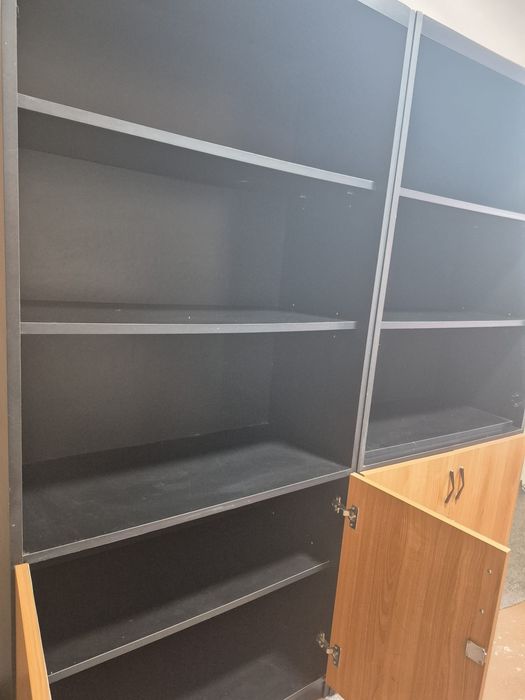 Bibliotecă pentru cărți, porțelane sau pentru birou