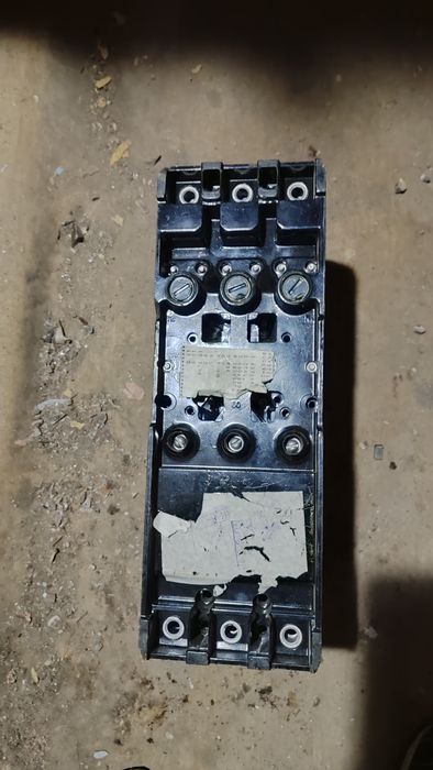 Автомат 380 V   160А