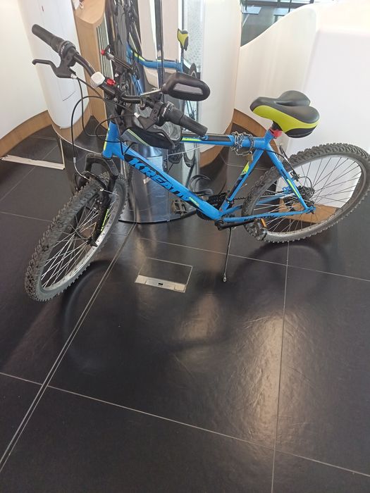 Vând s au dau la schimb pe un telefon s au altceva bicicleta  kreativ 18 viteze