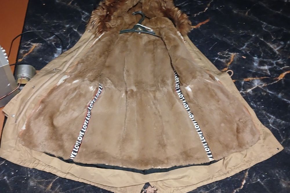 Продается парка теплая