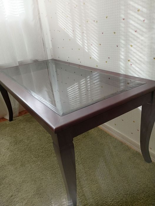 Холна маса със стъкло