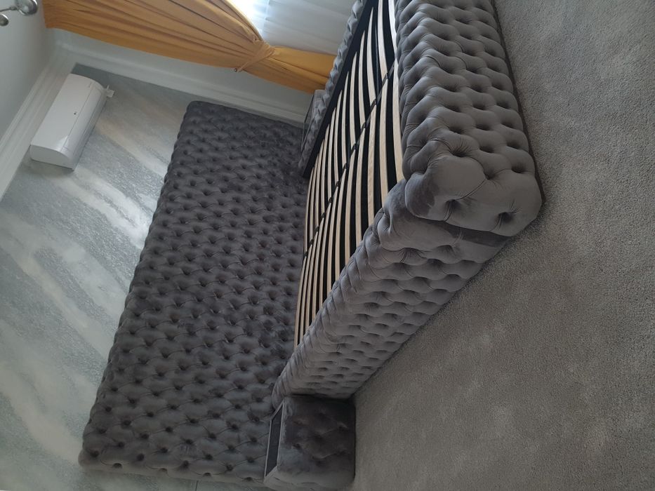 Pat tapitat model Chesterfield