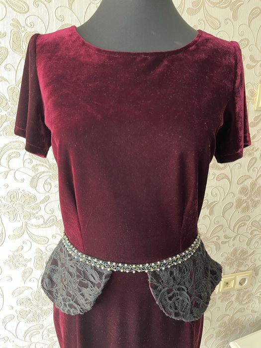 Rochie eleganta din catifea bugundi. Potrivita pentru evenimete dau cr