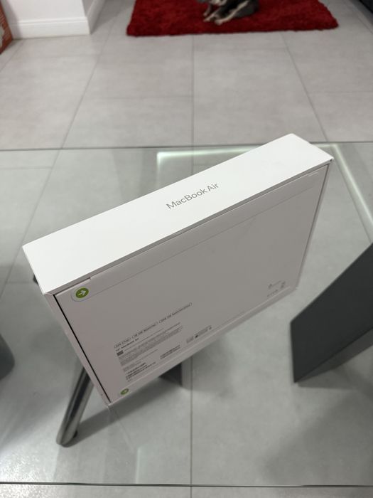 Apple Macbook Air 13” M4 starlight 256Gb / 16GB RAM • NOU • SIGILAT •