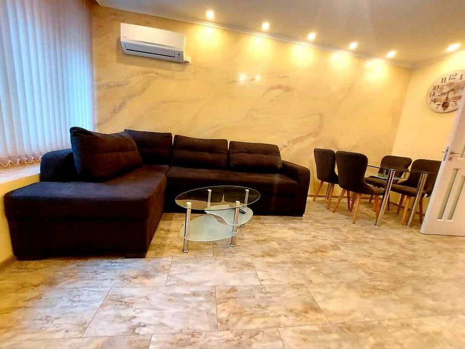 Дава се под наем Двустаен апартамент в Бургас, Лазур - 62 кв.м за 382.5 € - Снимка #2