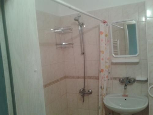 Дава се под наем Двустаен апартамент в София, Младост 3 - 70 кв.м за 450 € - Снимка #2