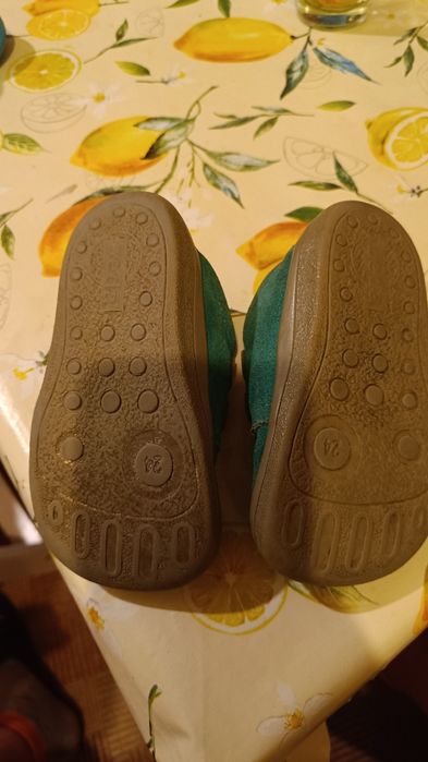 Боси обувки различни марки и номера