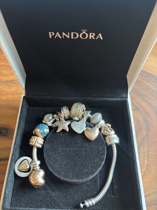 Оригинална гривна с 9бр талисмани Pandora