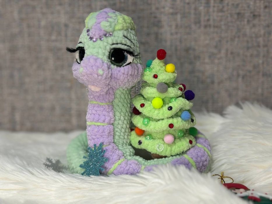 Сувенирная змейка ручной работы