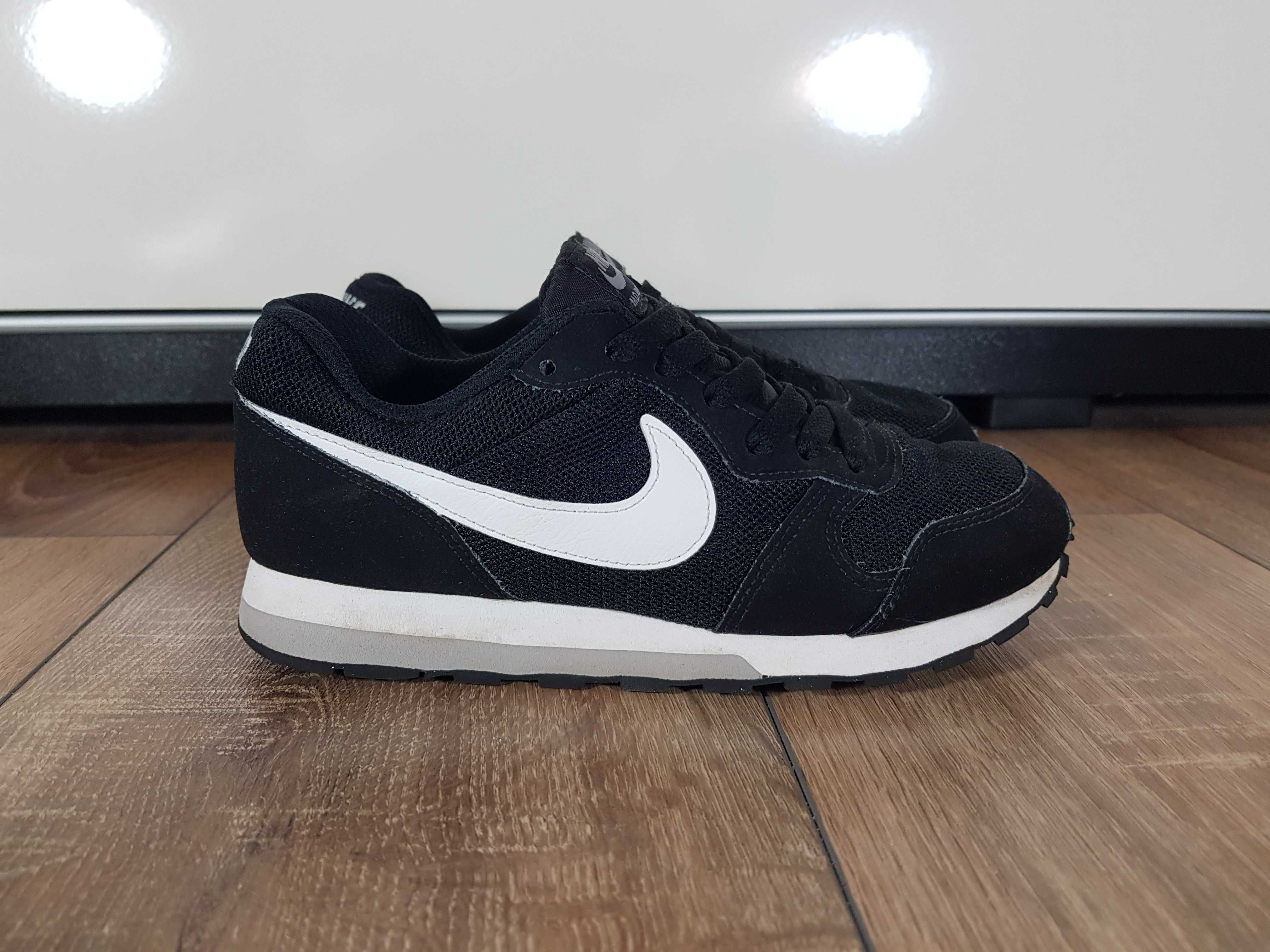 Nike md runner 2 hot sale gray