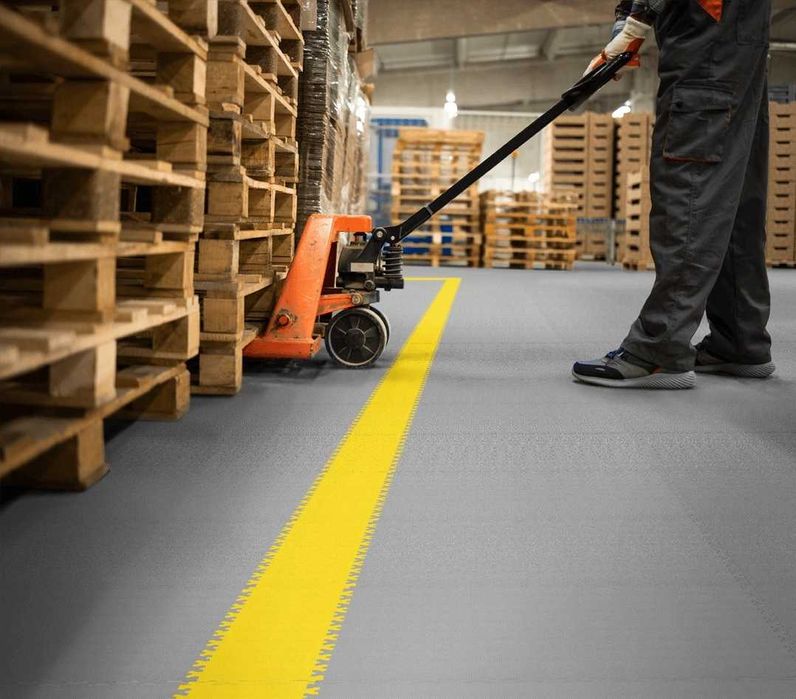 Pardoseala Modulara din PVC pentru Ateliere și Service Auto