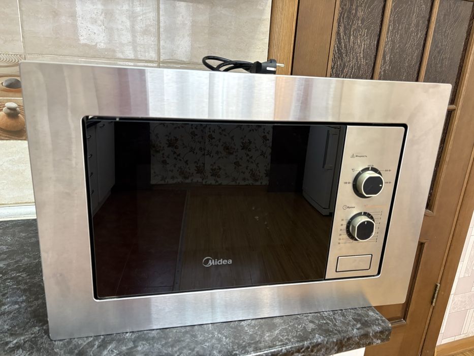 Микроволновка Midea