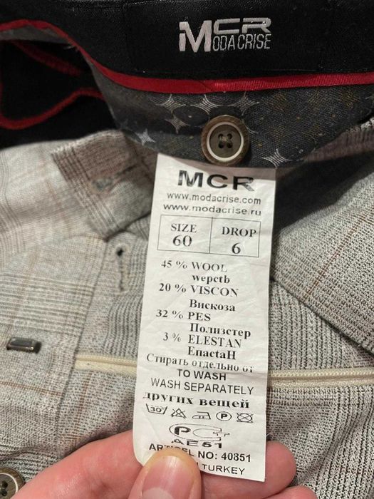 Costum gri complet în stare impecabilă