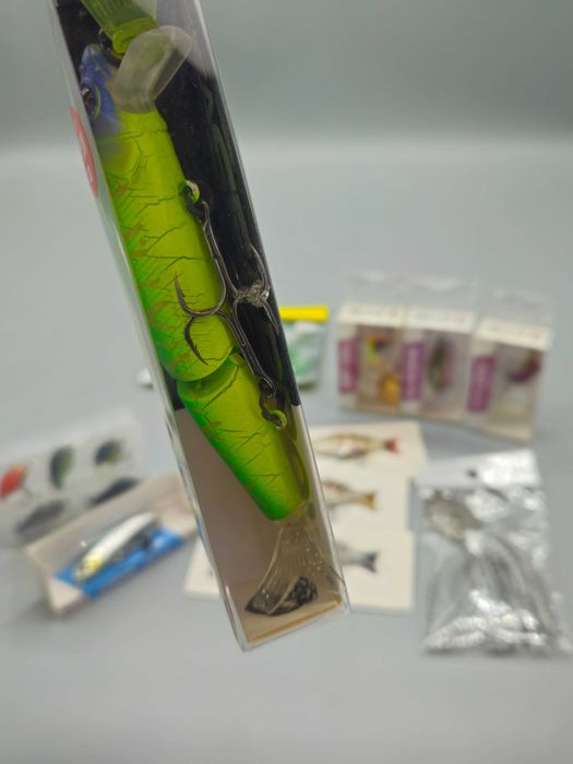 Комплект от 13 бр. примамки за риболов-воблери, блесни, туистери и др.