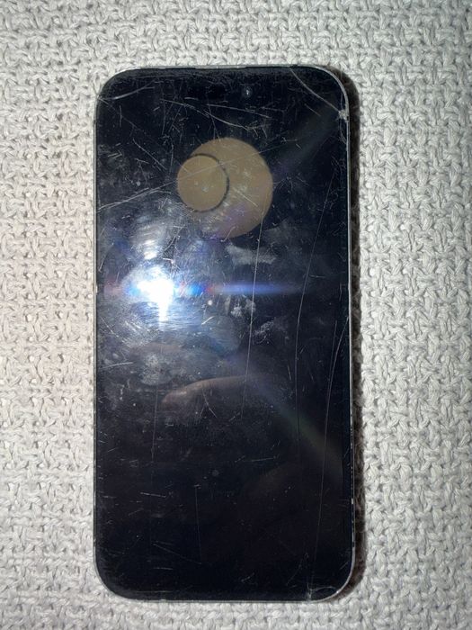 Vând iPhone 15, 128 GB, negru