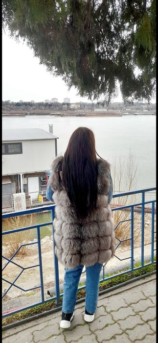 Vesta blana de vulppe argintie lunga