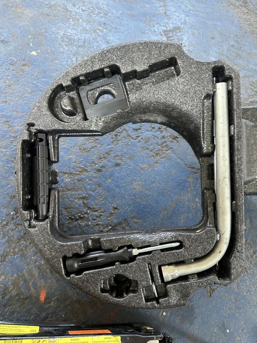 Set trusa cheie cric carlig audi a4 b8 a5 q5 a6 c7 a7
