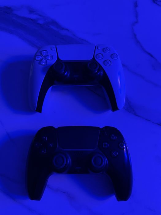 Продам оригинальный джойстик Playstation 5