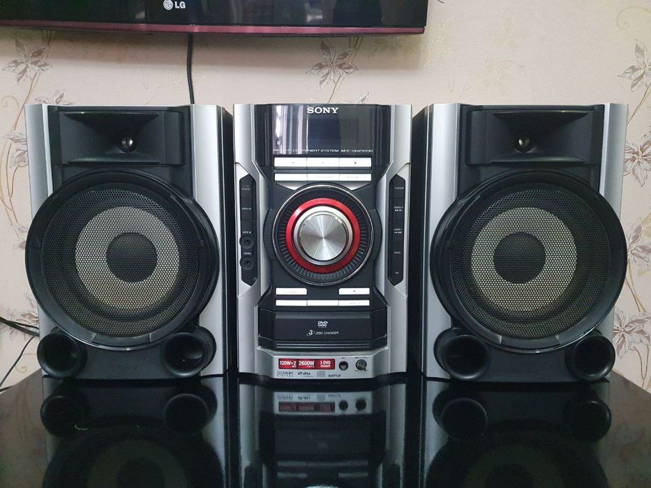 Продаётся музыкальный центр SONY