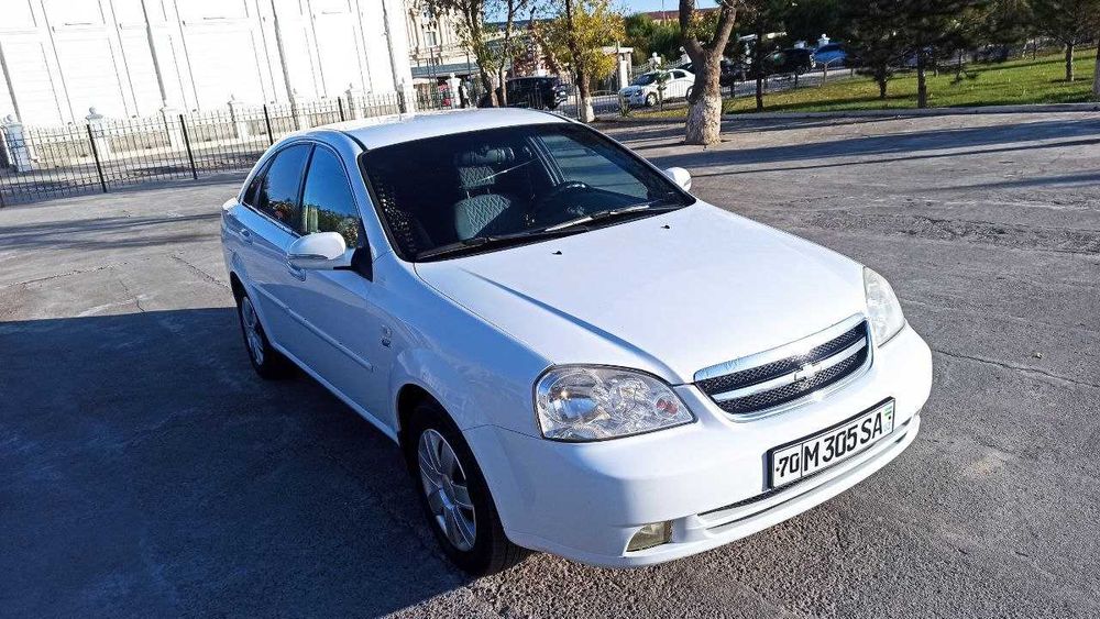 CHEVROLET LACETTI сотилади. холати аъло