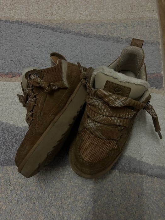 Vând UGG uri marimea 37