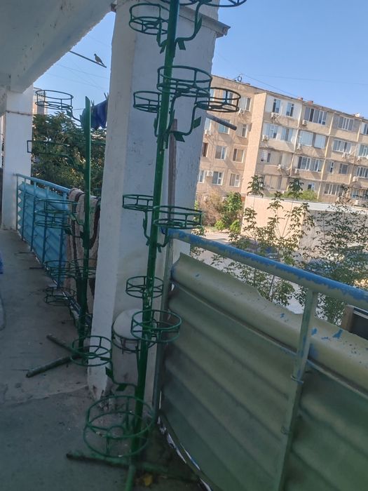 Продаются стойки для цветов.