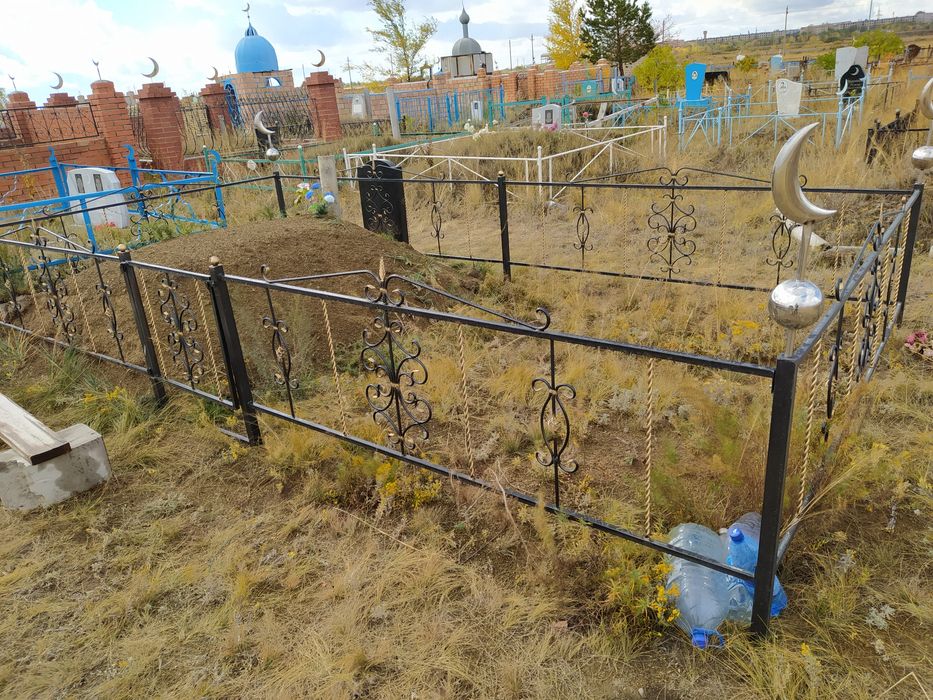 Ритуальные ограды, мазары.