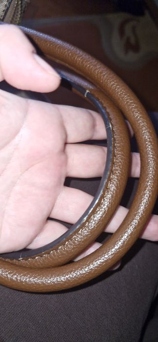 Geanta Guess est 1981