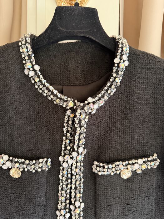 Costum dama Chanel tweed ivory cu cristale – sacou + fustă – mărimea S