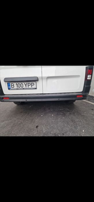 Montez senzori de parcare, camere video, casetofoane, fac boxe cu Blue